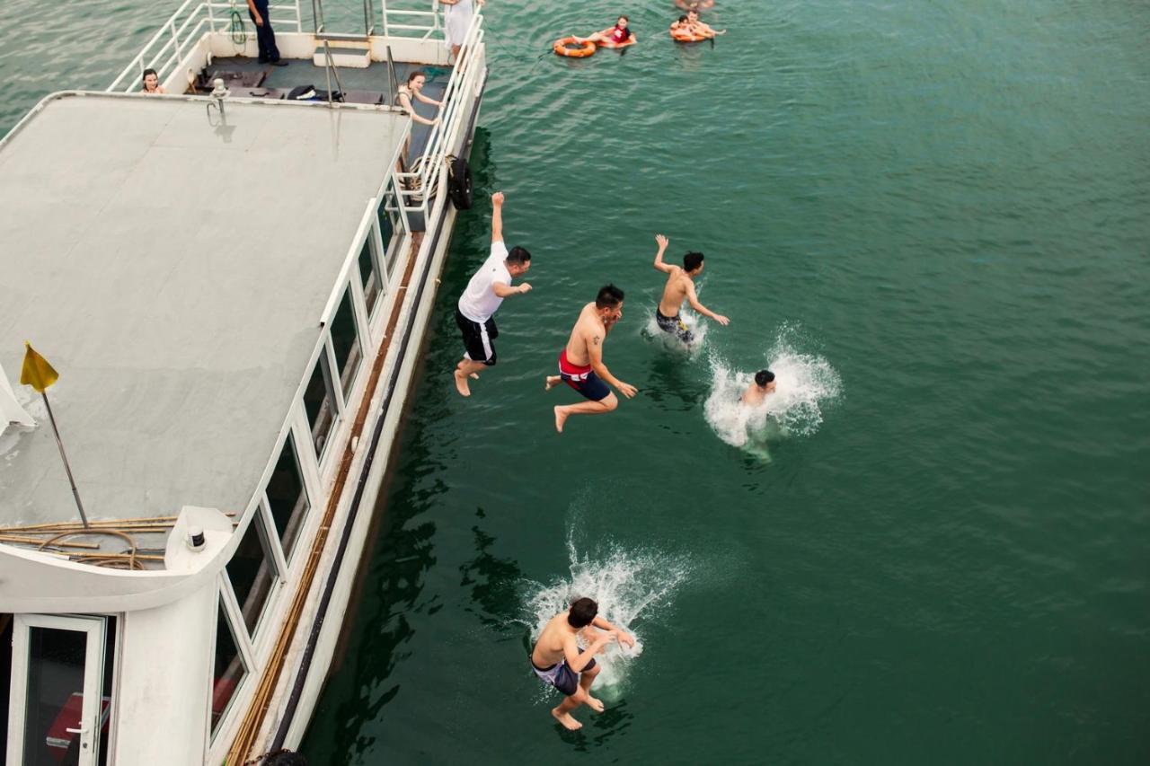 Genesis Luxury Regal Cruises  Hạ Long