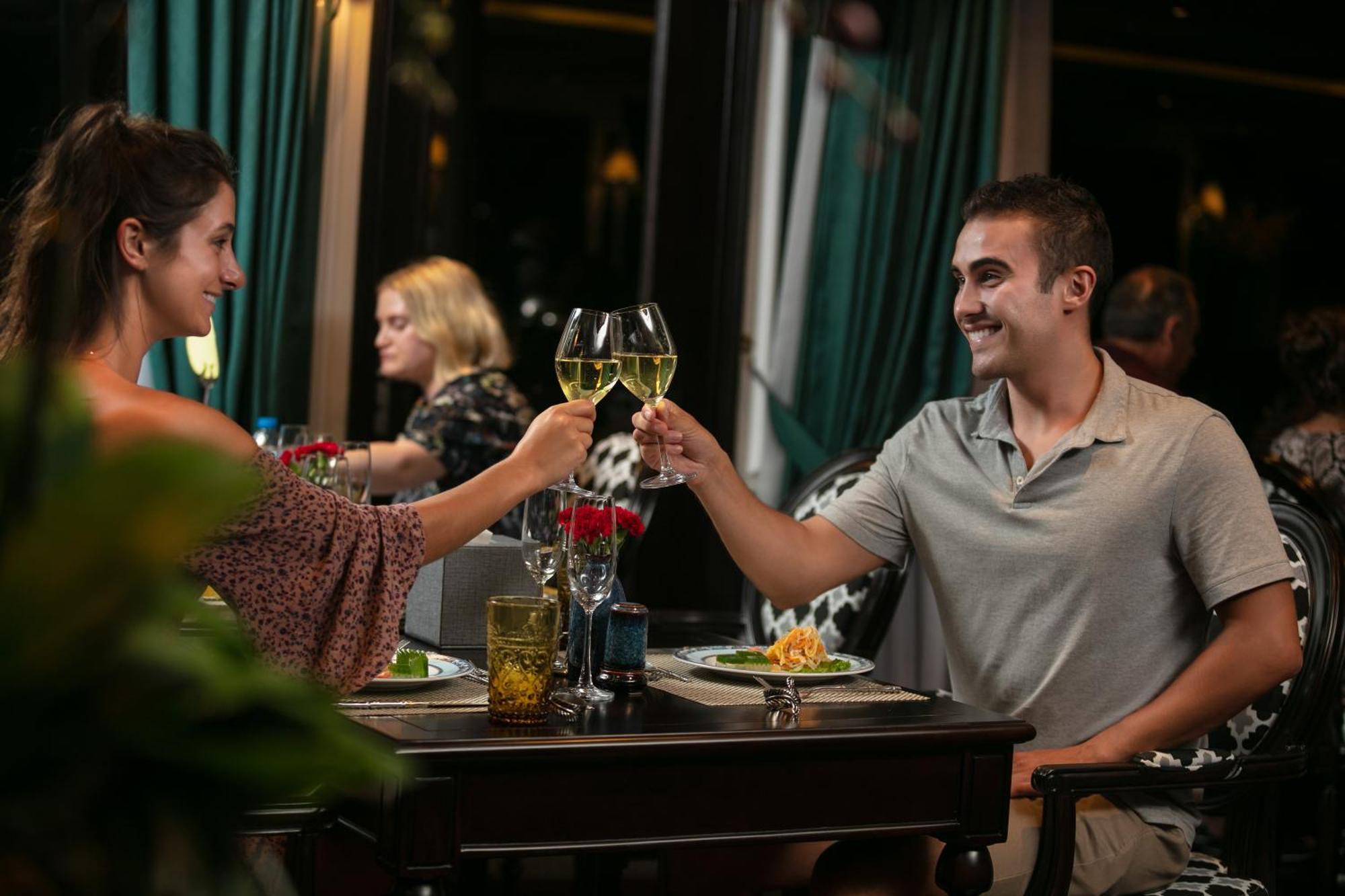  Genesis Luxury Regal Cruises Hạ Long