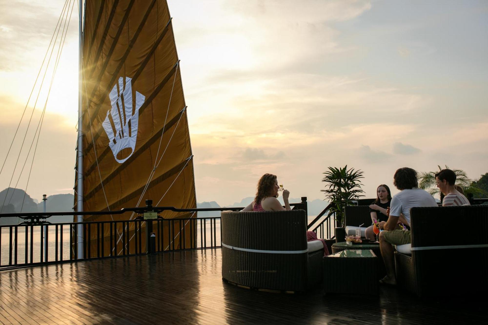 Genesis Luxury Regal Cruises 5* Hạ Long